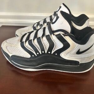 Men’s KD’s size 8.5 Nike basketball shoes
